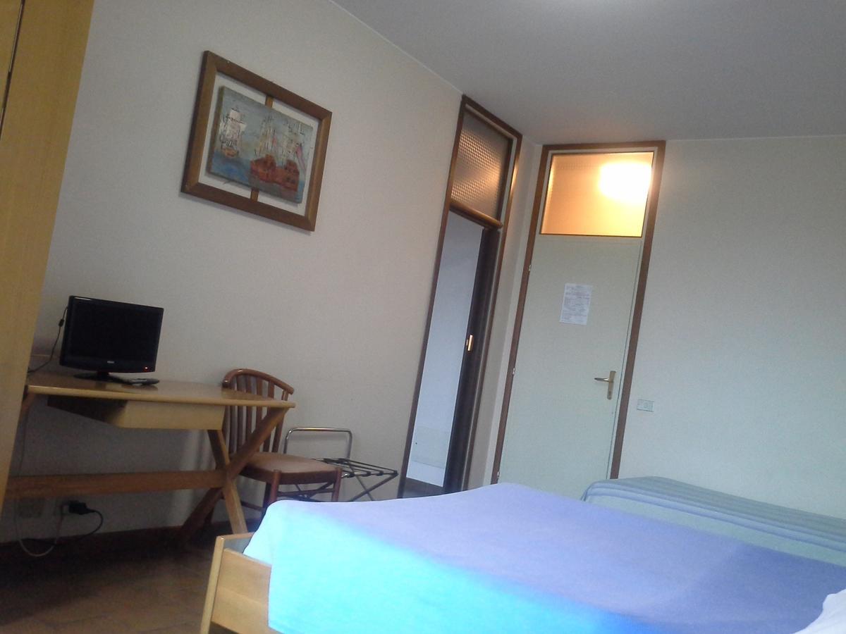 Hotel Ticino Ristorante Chierico Carbonara al Ticino Habitación foto